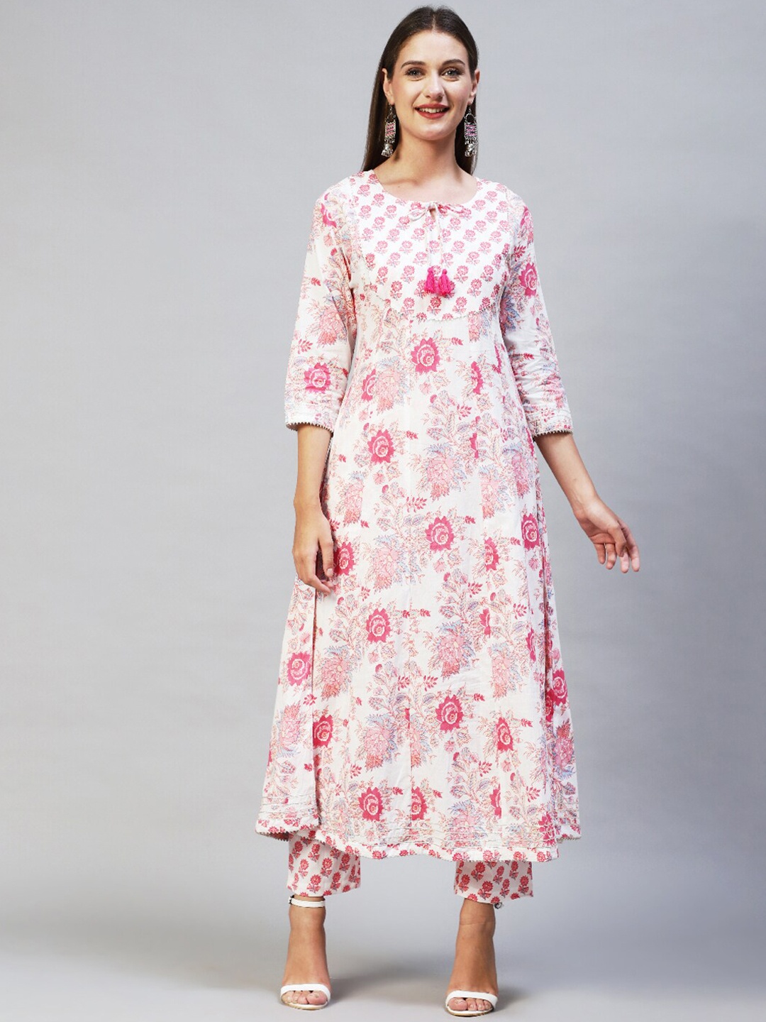 FASHOR Women Off White Floral Printed Pleated Gotta Patti Pure Cotton Kurti with Palazzo
FASHOR Women Off White Floral Printed Pleated Gotta Patti Pure Cotton Kurti with Palazzo