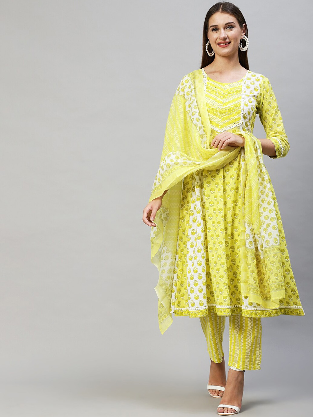 FASHOR Women Lime Green Floral Printed Sequinned Pure Cotton Kurti with Pants & Dupatta
FASHOR Women Lime Green Floral Printed Sequinned Pure Cotton Kurti with Pants & Dupatta