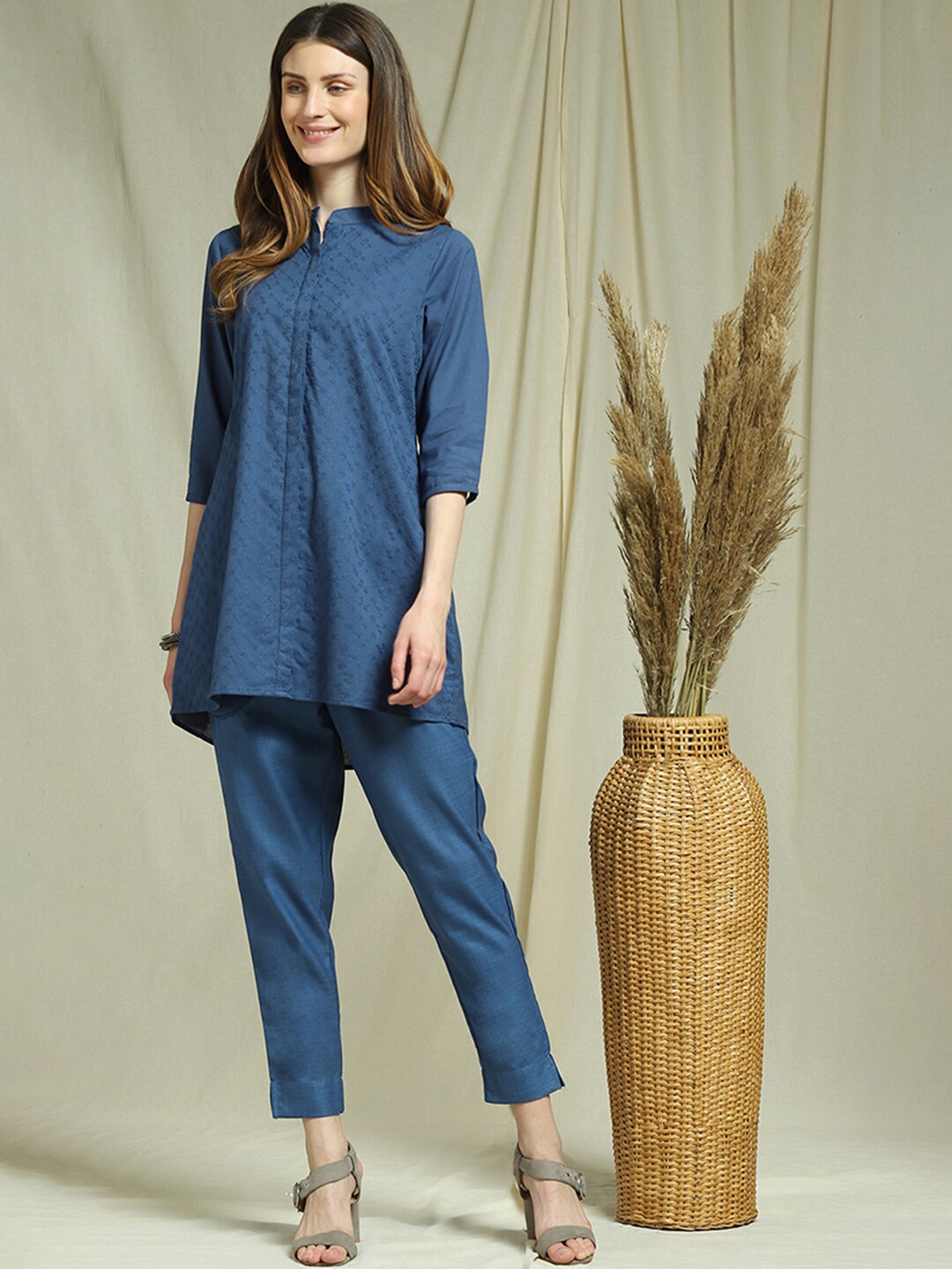 Indifusion Women Blue Thread Work Kurta