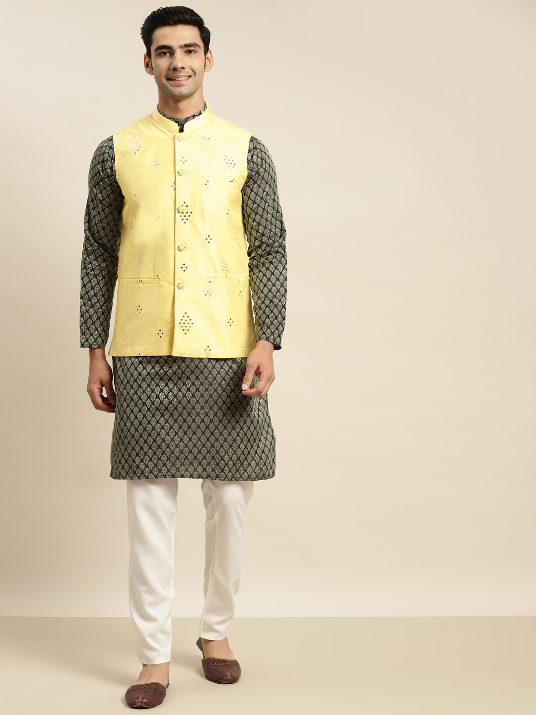 SOJANYA Men Green Ethnic Motifs Woven Design Kurta & Churidar Comes With a Nehru Jacket
SOJANYA Men Green Ethnic Motifs Woven Design Kurta & Churidar Comes With a Nehru Jacket