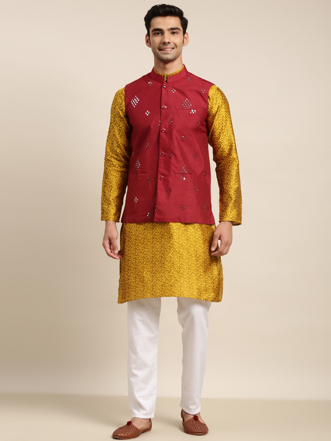 SOJANYA Men Mustard Yellow Ethnic Woven Design Kurta & Churidar Comes With a Nehru Jacket
SOJANYA Men Mustard Yellow Ethnic Woven Design Kurta & Churidar Comes With a Nehru Jacket