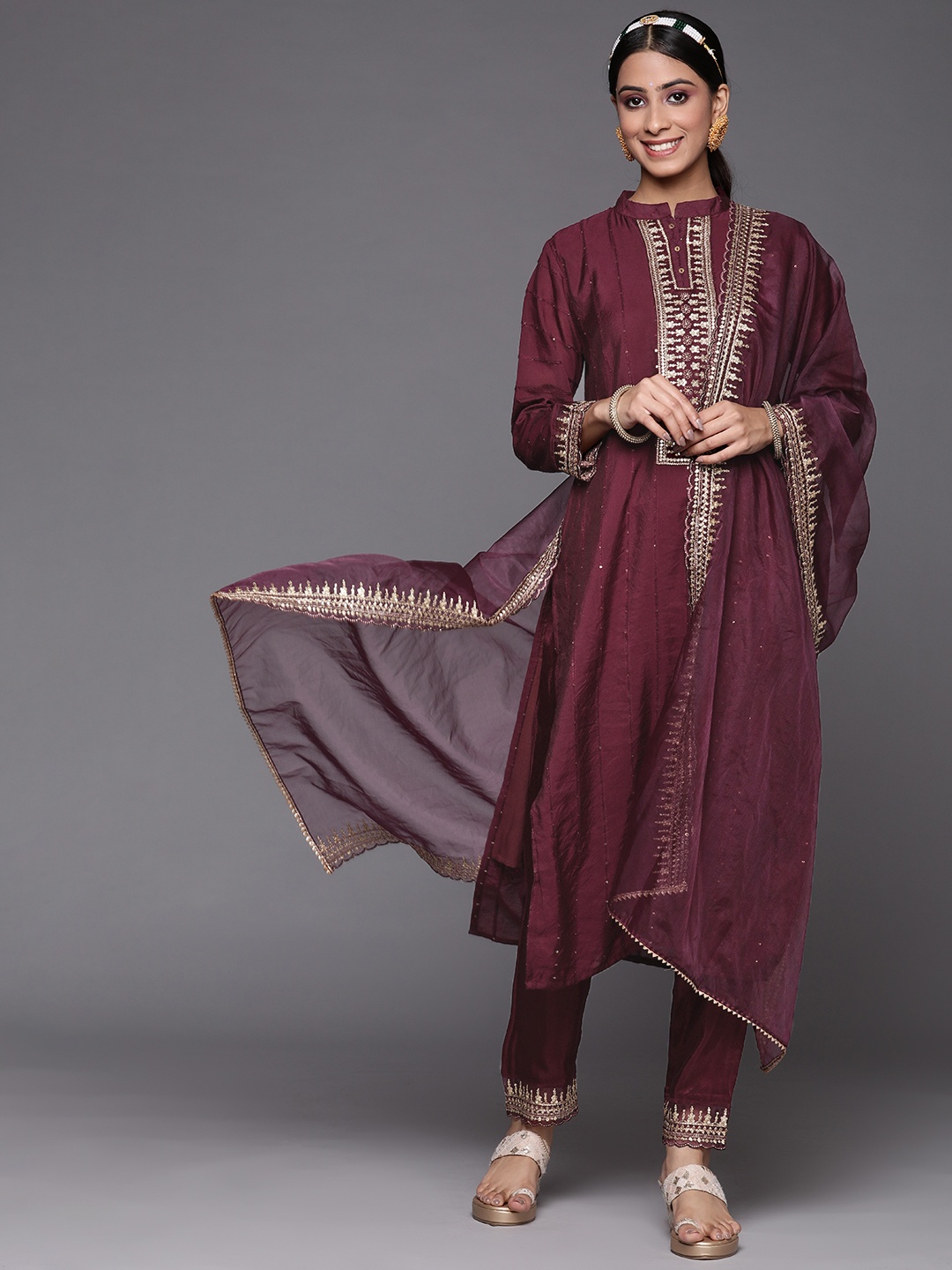 Indo Era Women Burgundy Floral Embroidered Sequinned Kurta with Trousers & With Dupatta
Indo Era Women Burgundy Floral Embroidered Sequinned Kurta with Trousers & With Dupatta
