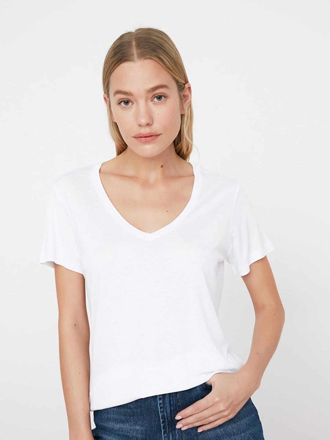 Trendyol Women White Solid V-Neck T-shirt