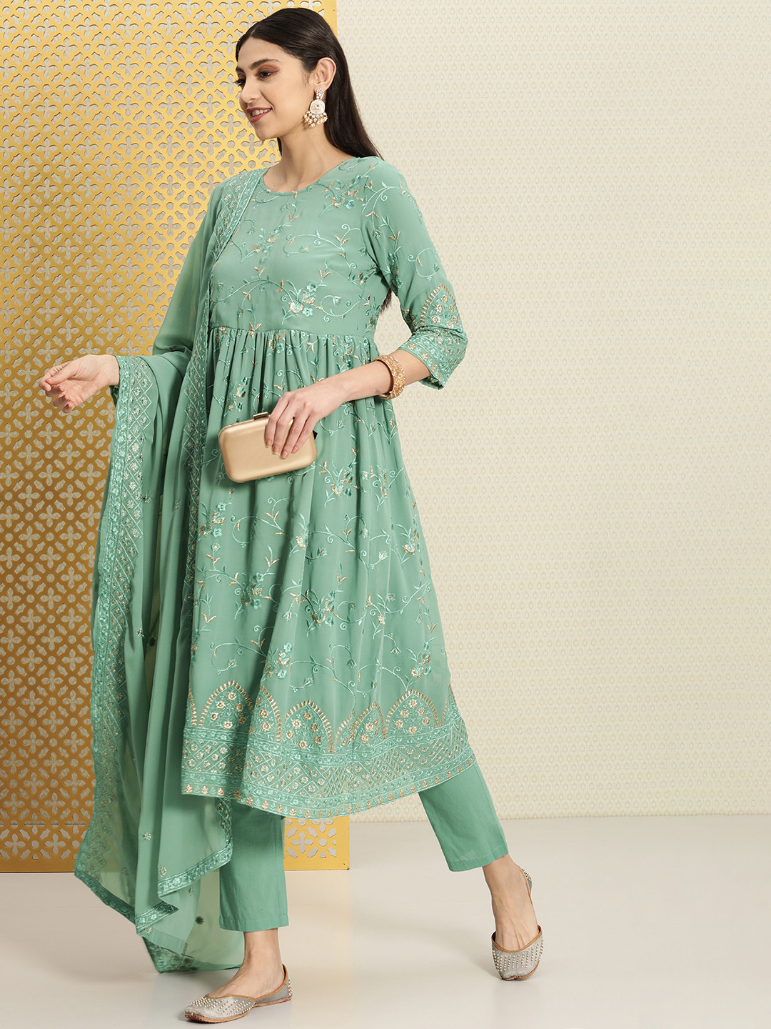 House of Pataudi Women Floral Embroidered Jashn Kurta with Trousers & Dupatta, Green 
House of Pataudi Women Floral Embroidered Jashn Kurta with Trousers & Dupatta, Green