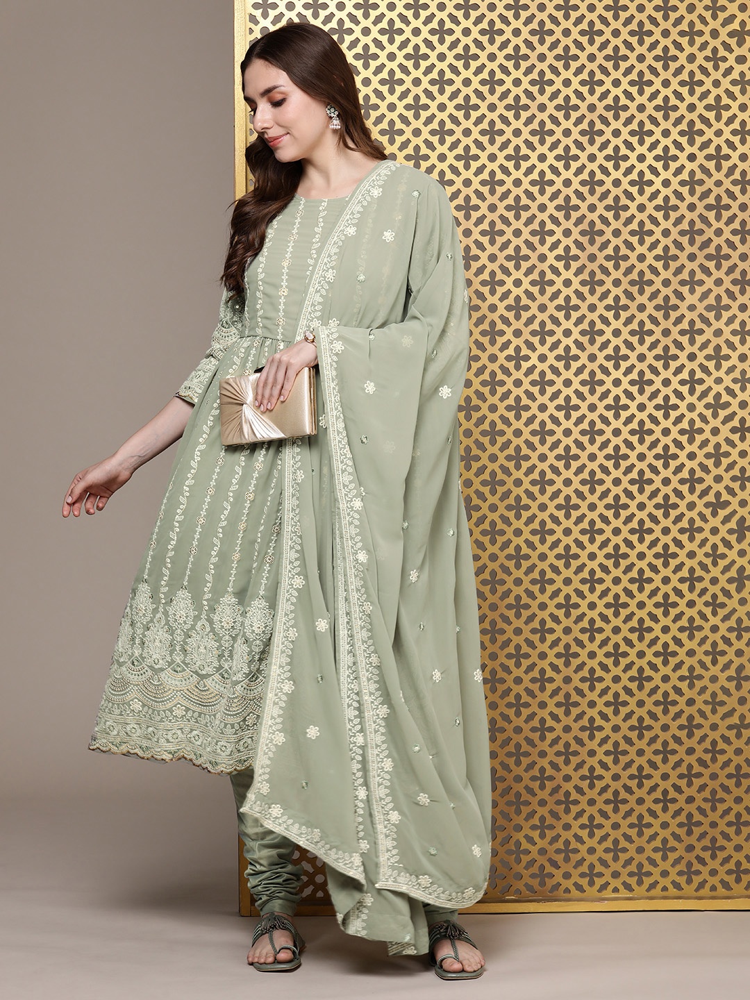 House of Pataudi Jashn Ethnic Motifs Embroidered Sequinned Kurta with Trousers & Dupatta, Green
House of Pataudi Jashn Ethnic Motifs Embroidered Sequinned Kurta with Trousers & Dupatta, Green