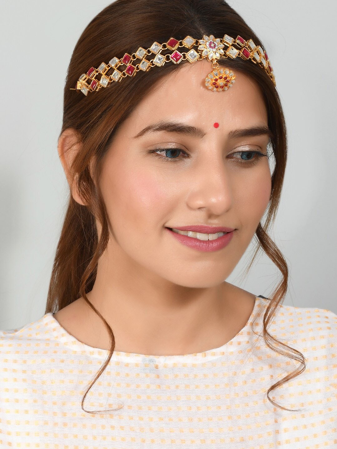 Silvermerc Designs Gold-Plated Red & White Kundan-Studded Sheeshphool Borla Mathapatti
Silvermerc Designs Gold-Plated Red & White Kundan-Studded Sheeshphool Borla Mathapatti