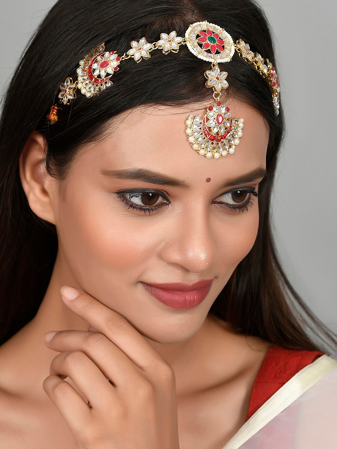 Silvermerc Designs Gold-Plated White & Red Kundan Studded & Beaded Shesshphool Mathapatti
Silvermerc Designs Gold-Plated White & Red Kundan Studded & Beaded Shesshphool Mathapatti