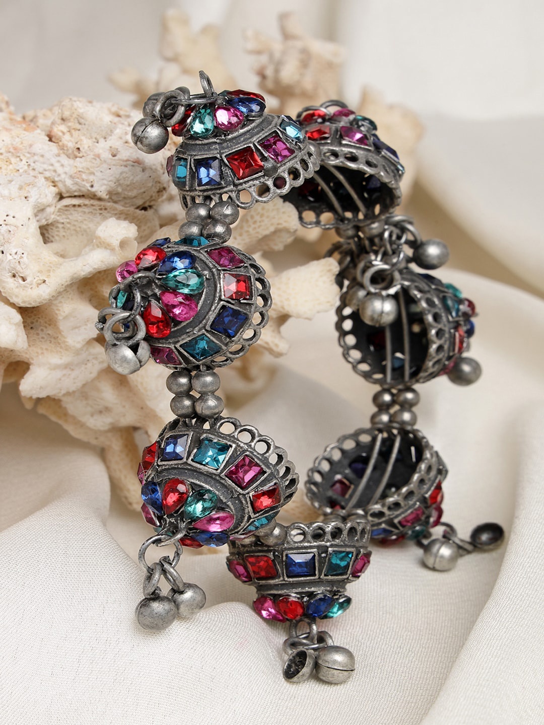 Moedbuille Women Silver-Toned & Pink Brass Crystals Afghan Silver-Plated Bangle-Style Bracelet
Moedbuille Women Silver-Toned & Pink Brass Crystals Afghan Silver-Plated Bangle-Style Bracelet
