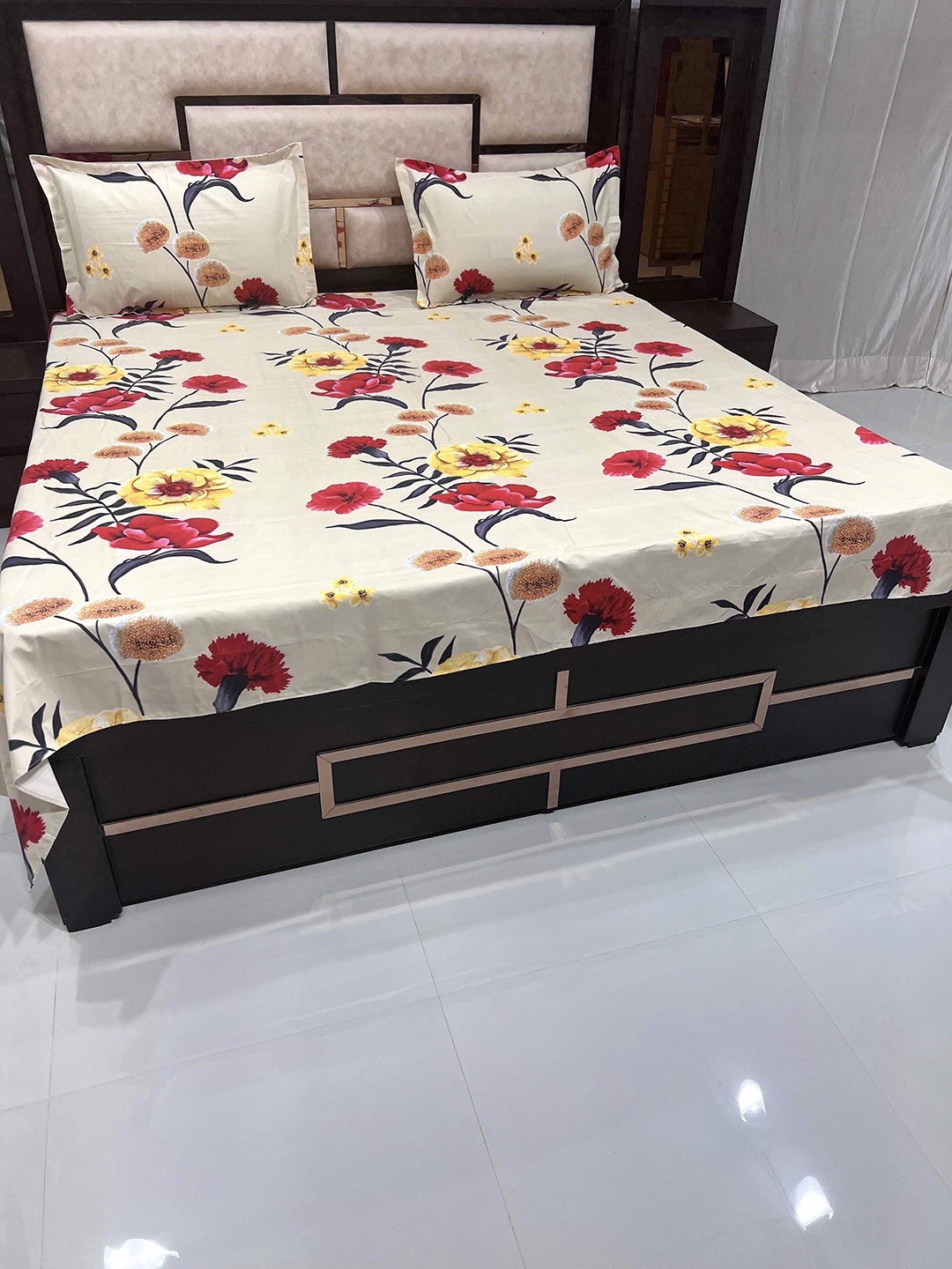 Pure Decor Cream-Coloured & Red Floral 260 TC Queen Bedsheet with 2 Pillow Covers