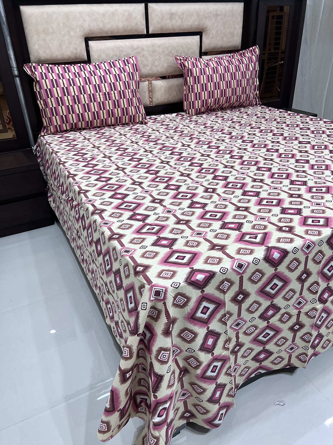 Pure Decor Pink & Beige Printed Cotton 400 TC King Bedsheet with 2 Pillow Covers