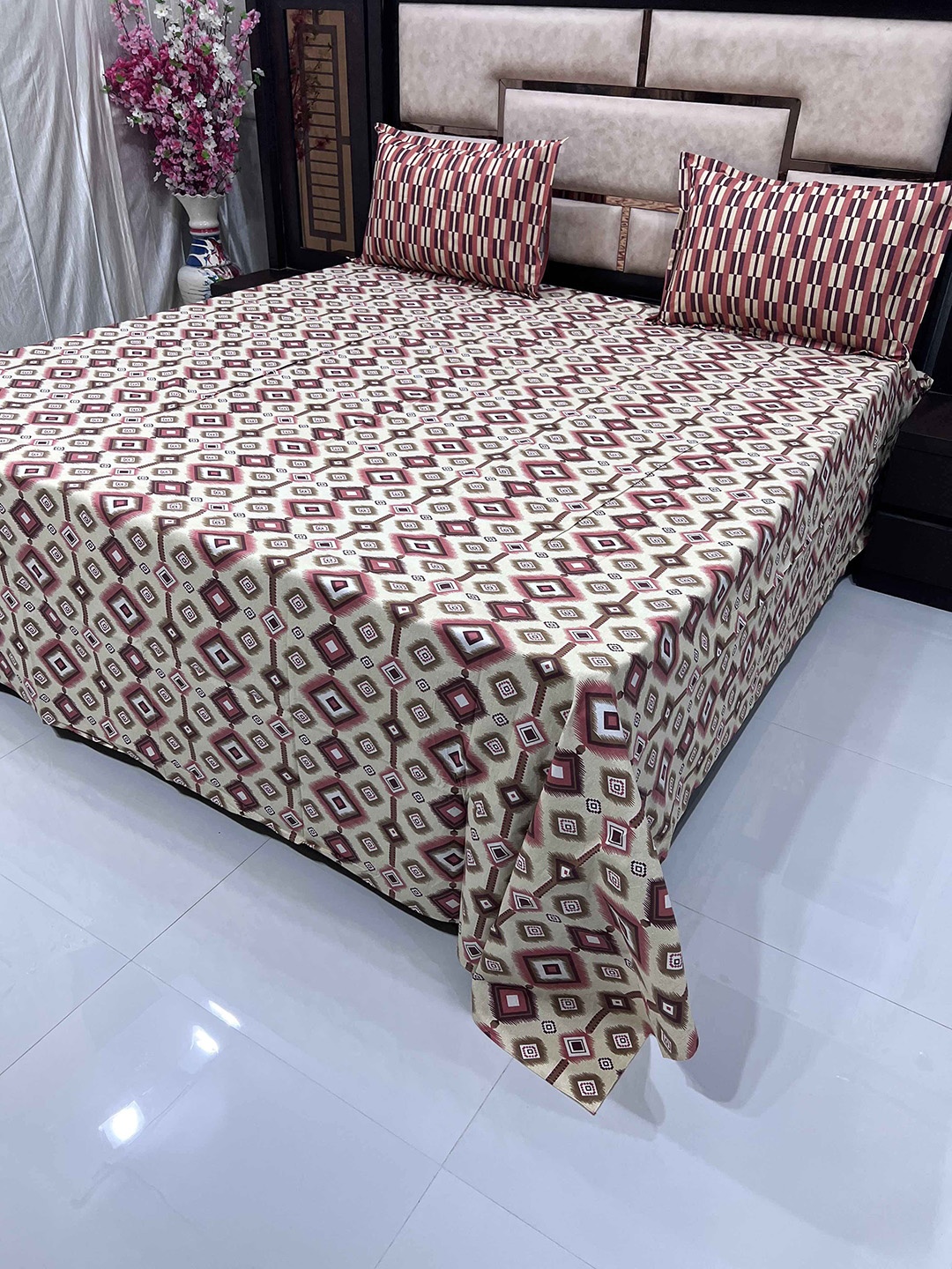 Pure Decor Beige & Pink Geometric Printed Cotton 400 TC King Bedsheet with 2 Pillow Covers
Pure Decor Beige & Pink Geometric Printed Cotton 400 TC King Bedsheet with 2 Pillow Covers