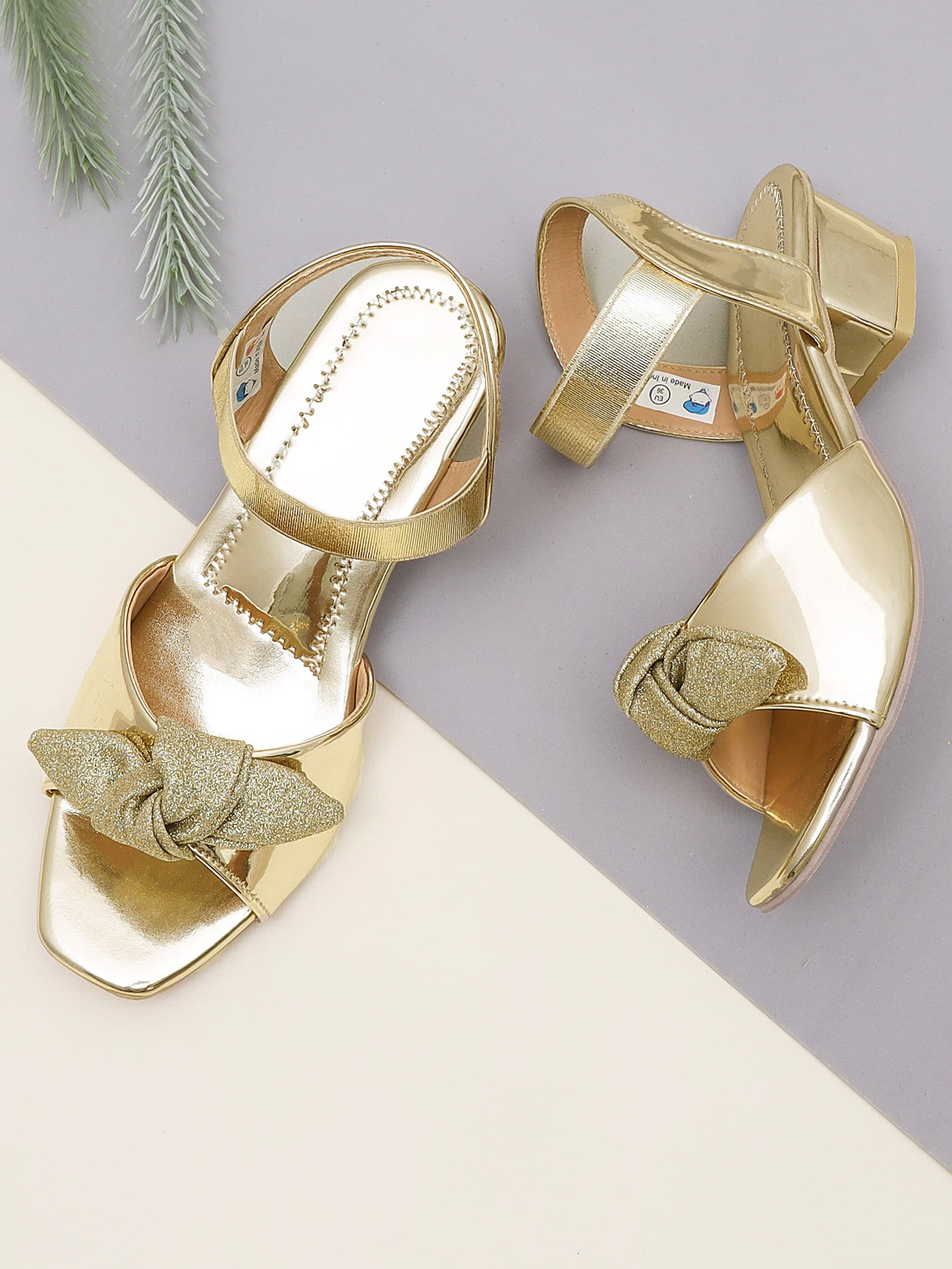 DChica Girls Gold-Toned Embellished Festive & Partywear Black Closed Toe Open Back Heels
DChica Girls Gold-Toned Embellished Festive & Partywear Black Closed Toe Open Back Heels