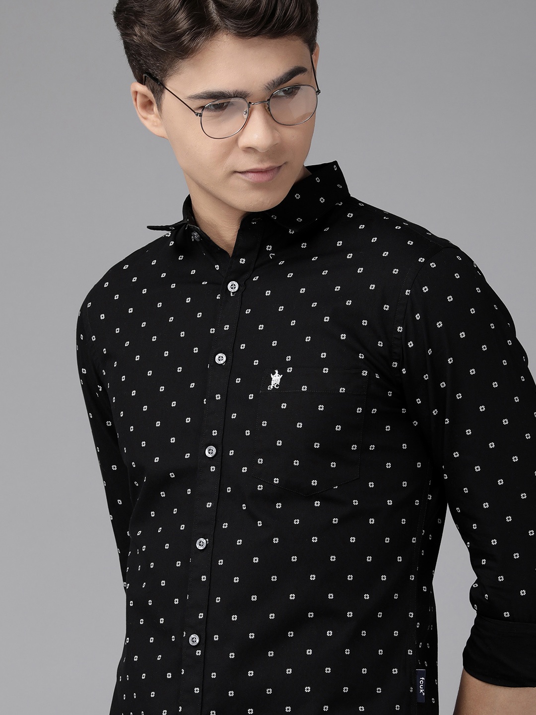 French Connection Men Black & White Classic Slim Fit Printed Pure Cotton Casual Shirt
French Connection Men Black & White Classic Slim Fit Printed Pure Cotton Casual Shirt