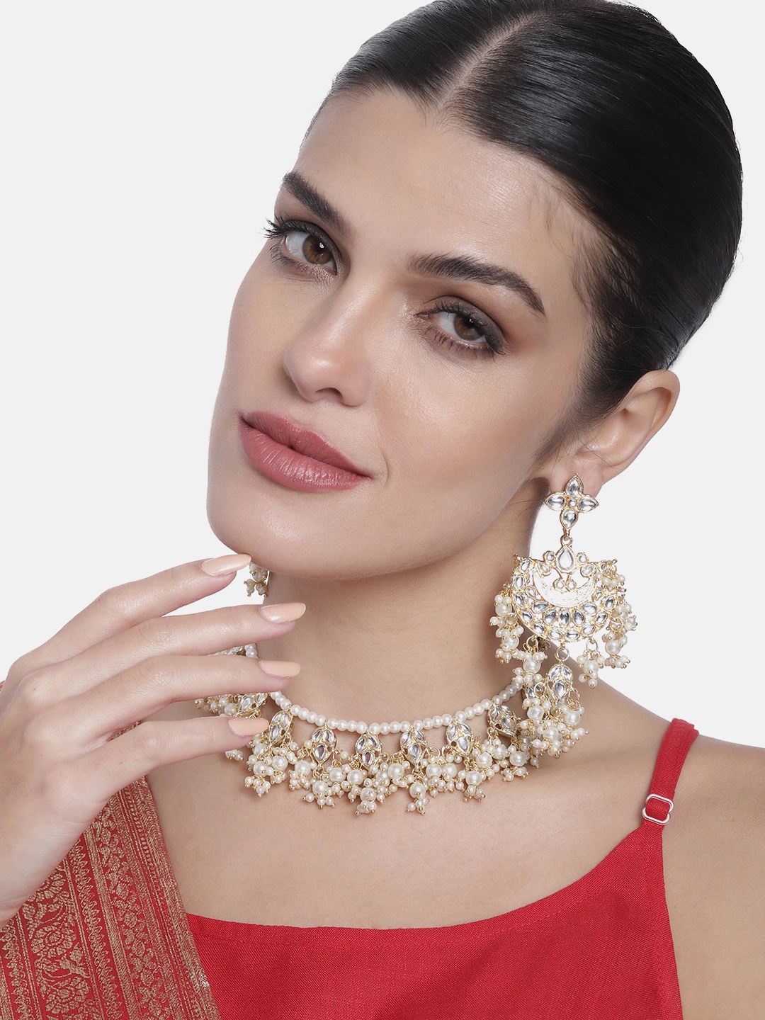 Peora Gold-Plated White Kundan and Pearl Studded Choker Necklace Earring Jewellery Set
Peora Gold-Plated White Kundan and Pearl Studded Choker Necklace Earring Jewellery Set
