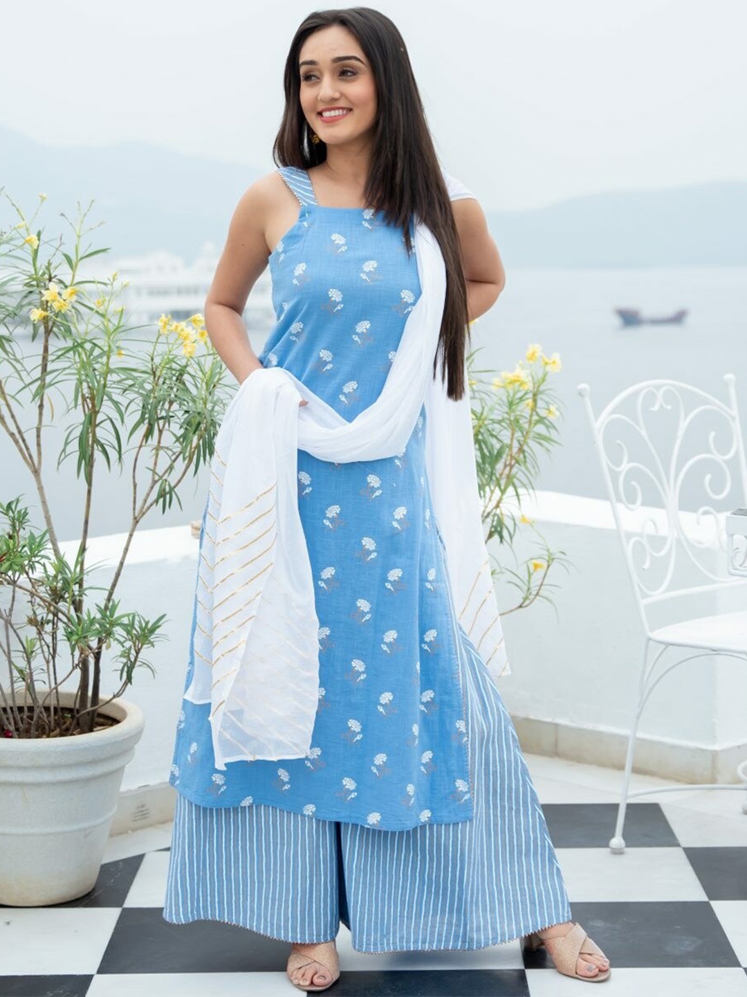 Lavanya The Label Women Blue Floral Printed Pure Cotton Kurta with Palazzos & With Dupatta
Lavanya The Label Women Blue Floral Printed Pure Cotton Kurta with Palazzos & With Dupatta