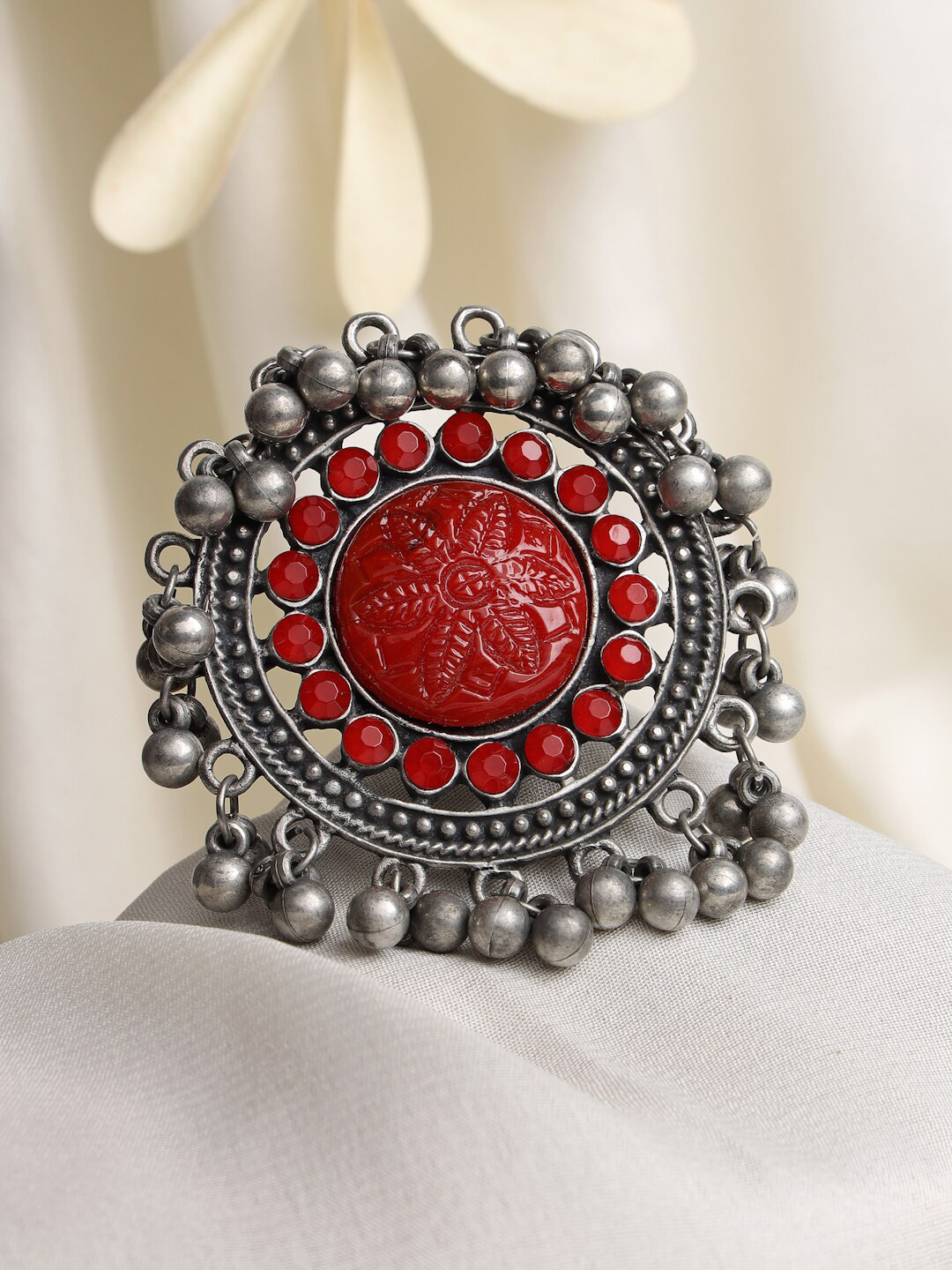 Moedbuille Silver-Plated & Red Agate & Gunghroo Studded Filgree Work Oxidised Finger Ring 
Moedbuille Silver-Plated & Red Agate & Gunghroo Studded Filgree Work Oxidised Finger Ring