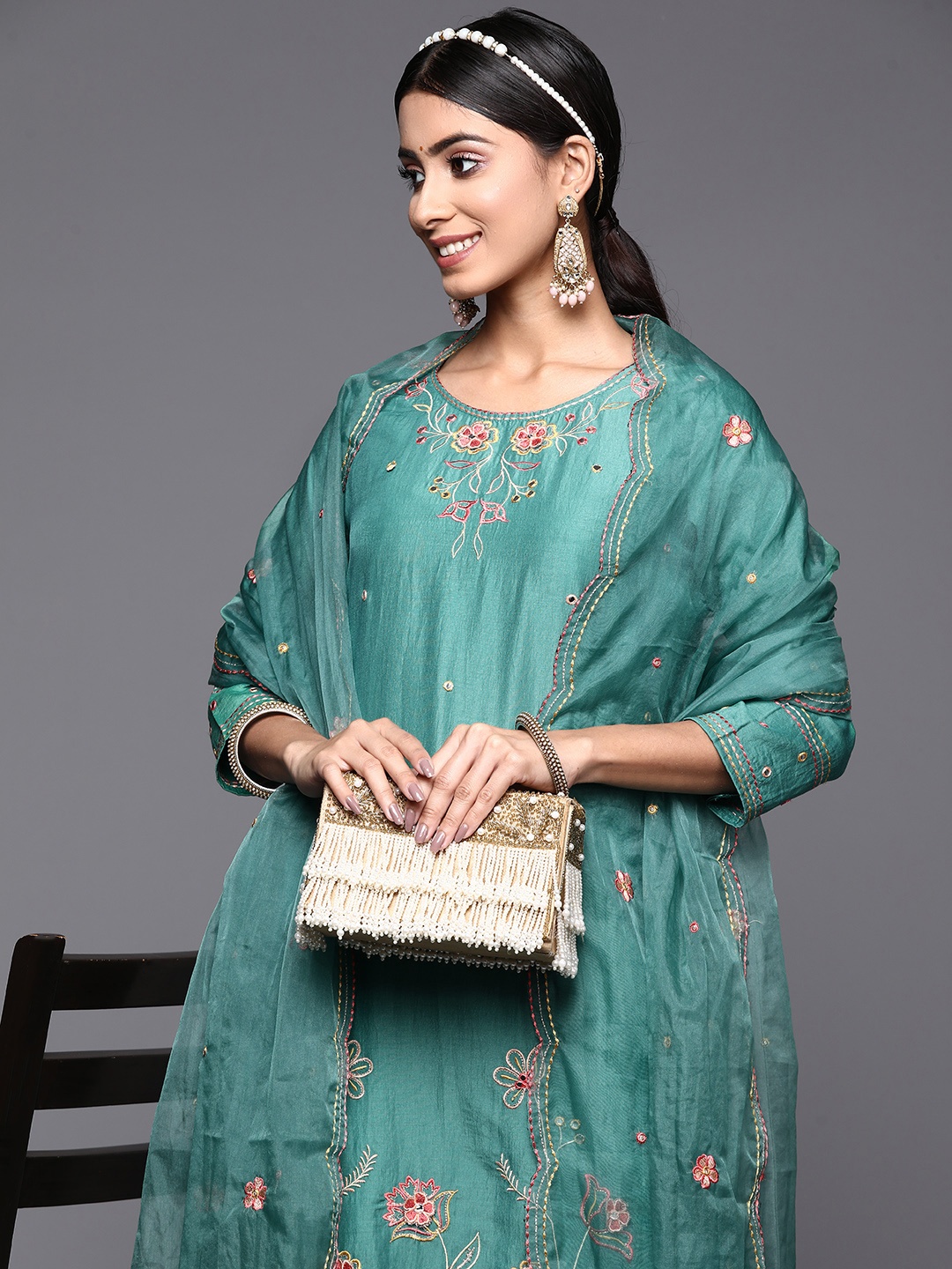 Indo Era Women Green & Pink Floral Embroidered Straight Kurta with Trousers & Dupatta
Indo Era Women Green & Pink Floral Embroidered Straight Kurta with Trousers & Dupatta