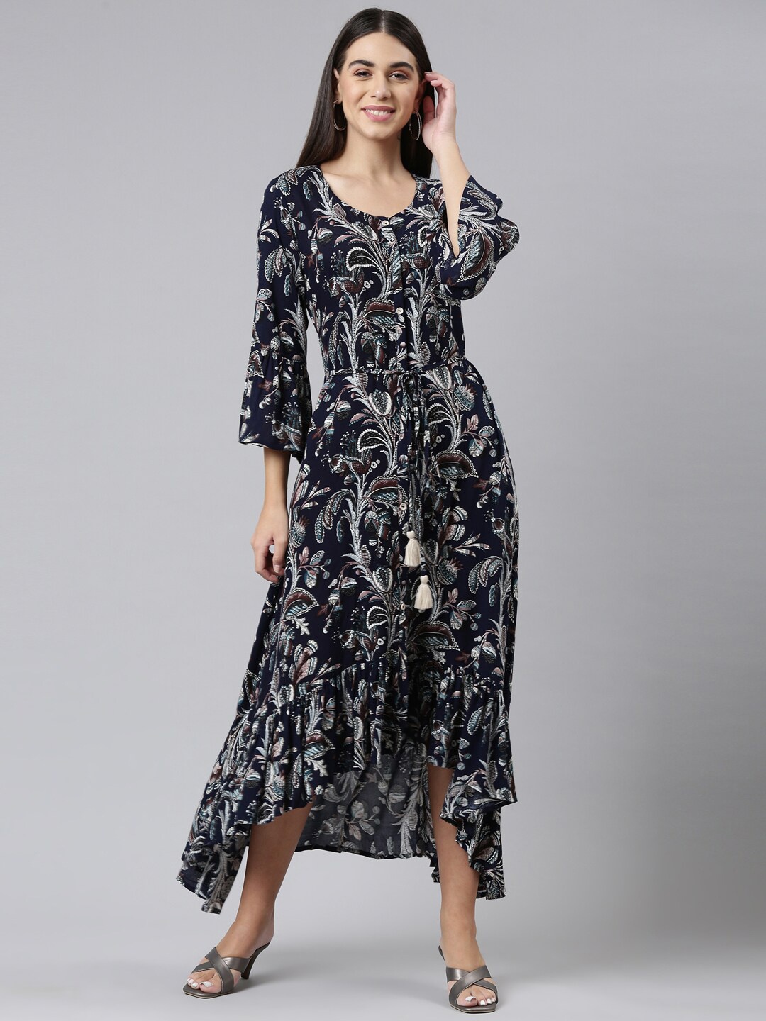 Neerus Women Navy Blue & White Floral Printed Flared Sleeves Georgette Anarkali Kurta
Neerus Women Navy Blue & White Floral Printed Flared Sleeves Georgette Anarkali Kurta
