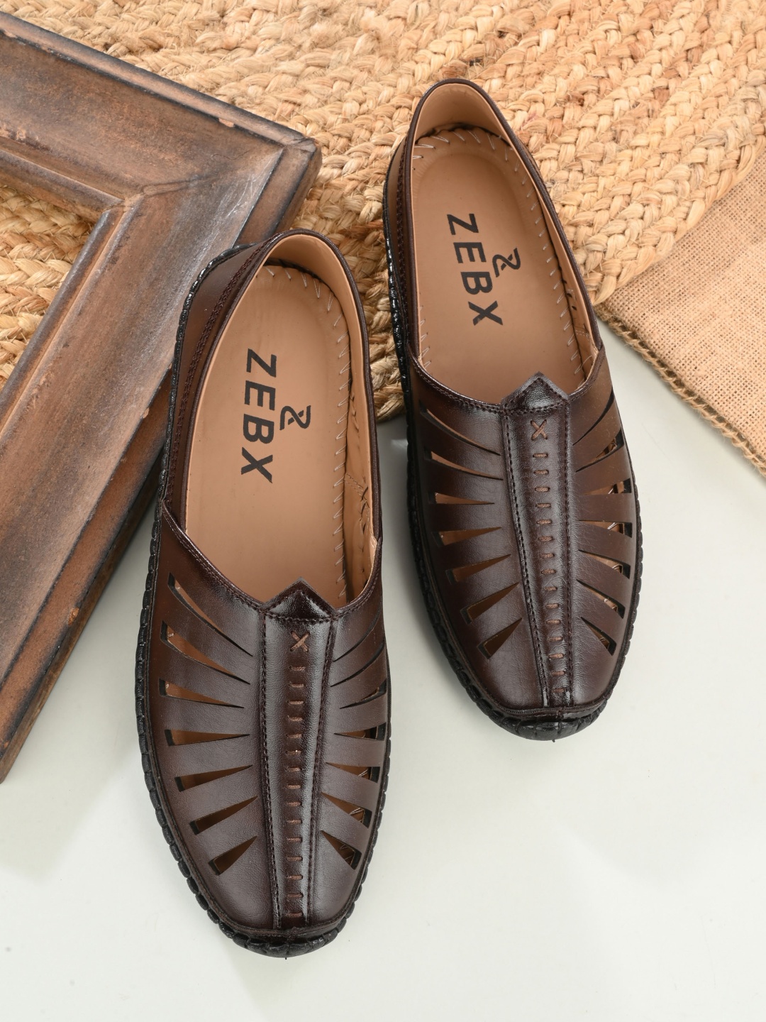 ZEBX Men Brown Textured Mojaris