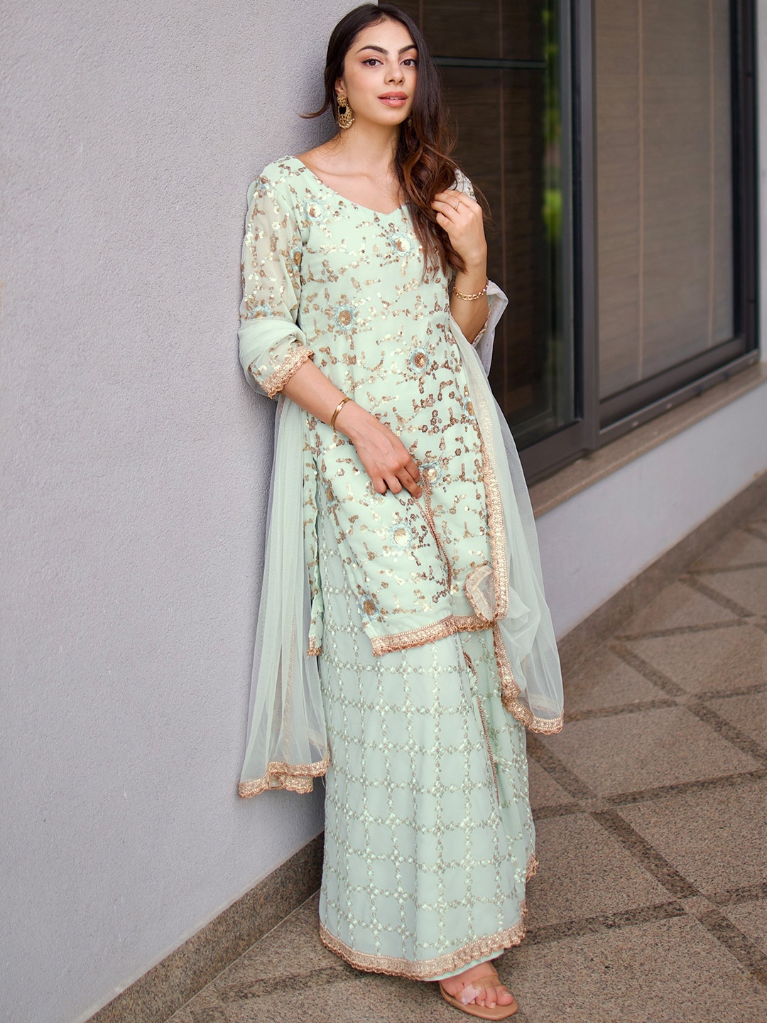 Libas Women Turquoise Blue Floral Embroidered Sequinned Kurta with Sharara & Dupatta
Libas Women Turquoise Blue Floral Embroidered Sequinned Kurta with Sharara & Dupatta