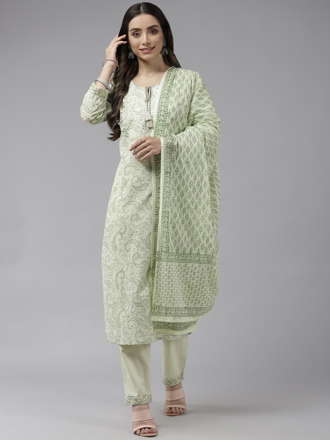 Prakrti Women Olive Green Ethnic Motifs Printed Cotton Kurta with Trousers & Dupatta
Prakrti Women Olive Green Ethnic Motifs Printed Cotton Kurta with Trousers & Dupatta