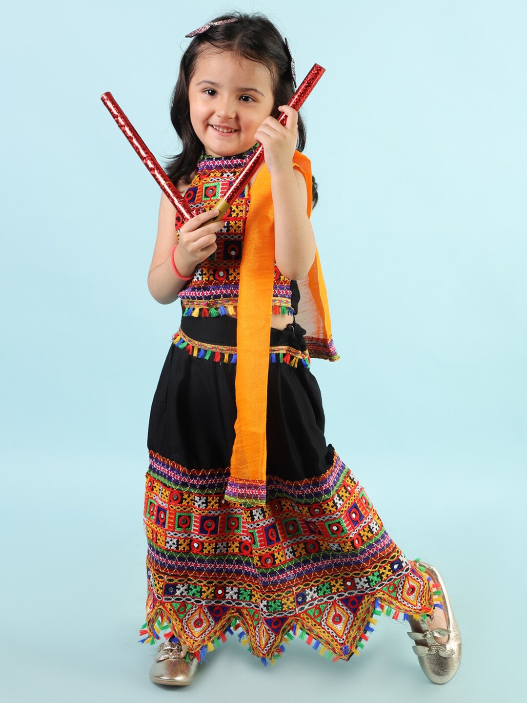 KID1 Girls Black & Orange Embroidered Thread Work Ready to Wear Lehenga & Blouse With Dupatta
KID1 Girls Black & Orange Embroidered Thread Work Ready to Wear Lehenga & Blouse With Dupatta