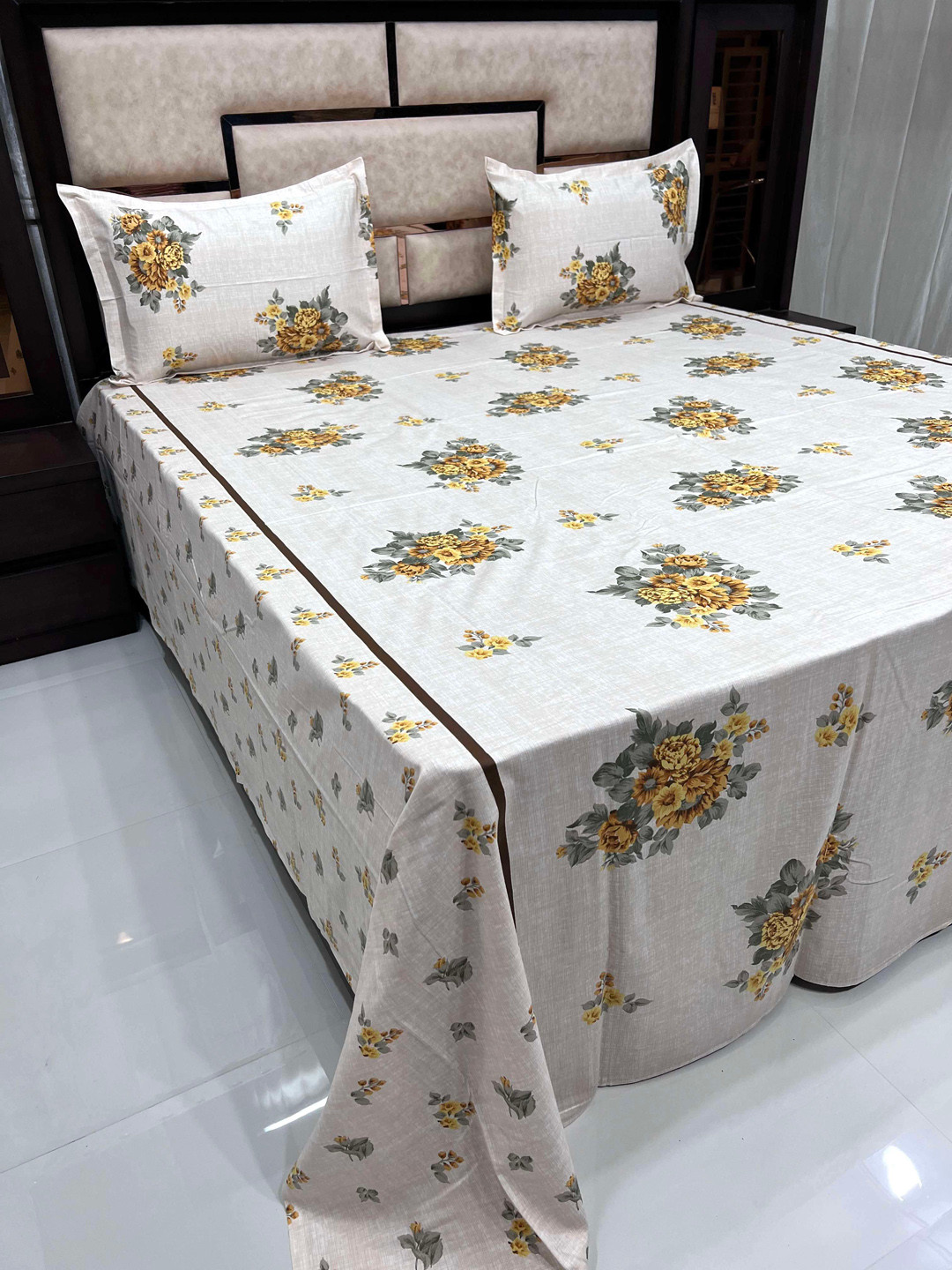 Pure Decor Orange & Grey Floral King Bedsheet with 2 Pillow Covers 
Pure Decor Orange & Grey Floral King Bedsheet with 2 Pillow Covers