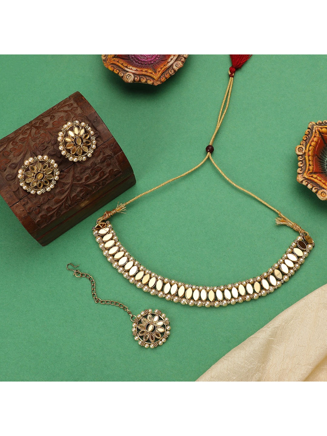 ZaffreCollections Gold-Plated White & Gold-Toned Crystal Studded Handcrafted Jewellery Set
ZaffreCollections Gold-Plated White & Gold-Toned Crystal Studded Handcrafted Jewellery Set