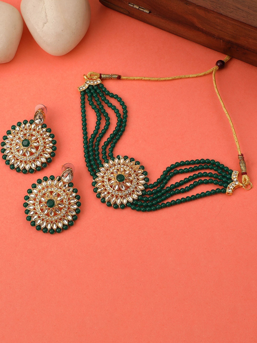 ZaffreCollections Women Gold-Plated Green & White Crystal-Studded & Beaded Jewellery Set
ZaffreCollections Women Gold-Plated Green & White Crystal-Studded & Beaded Jewellery Set