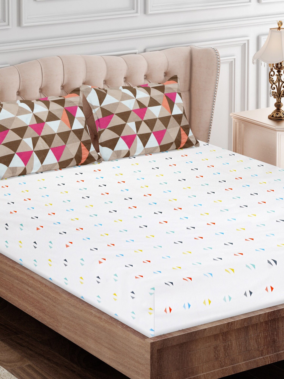 SEJ by Nisha Gupta White & Brown Geometric 180 TC King Bedsheet with 2 Pillow Covers
SEJ by Nisha Gupta White & Brown Geometric 180 TC King Bedsheet with 2 Pillow Covers