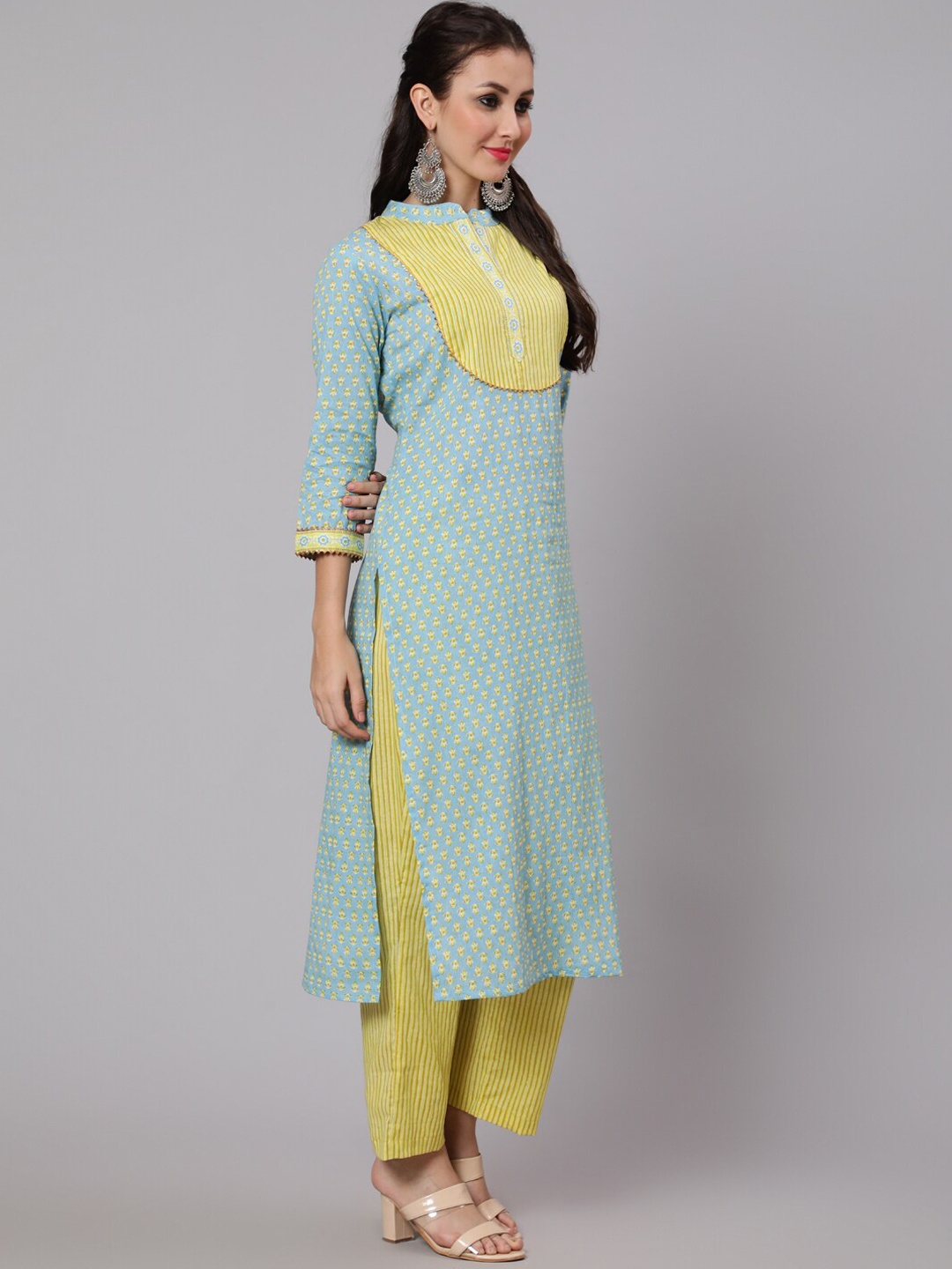 GLAM ROOTS Women Blue Floral Printed Gotta Patti Pure Cotton Kurta with Trousers & With Dupatta
GLAM ROOTS Women Blue Floral Printed Gotta Patti Pure Cotton Kurta with Trousers & With Dupatta