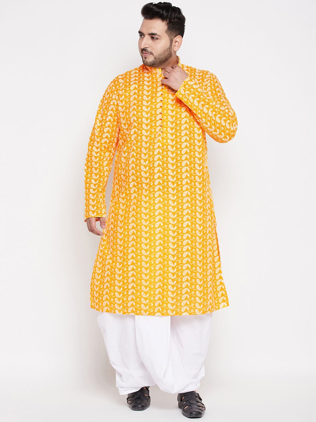 VASTRAMAY Men Orange Ethnic Motifs Printed Chikankari Pure Cotton Kurta with Dhoti Pants
VASTRAMAY Men Orange Ethnic Motifs Printed Chikankari Pure Cotton Kurta with Dhoti Pants