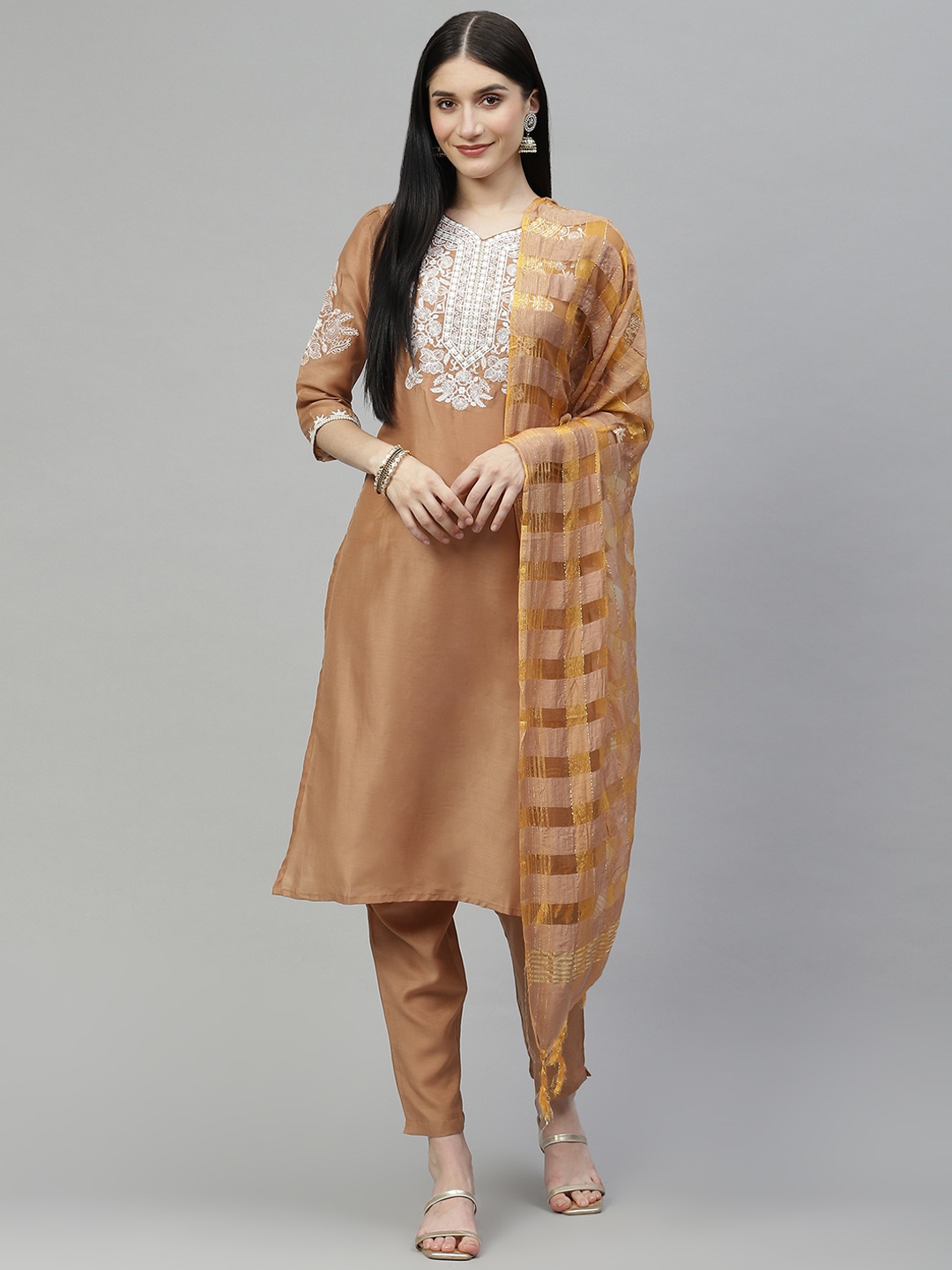 DAAMINA Women Brown Ethnic Motifs Embroidered Thread Work Kurta with Trousers & With Dupatta
DAAMINA Women Brown Ethnic Motifs Embroidered Thread Work Kurta with Trousers & With Dupatta