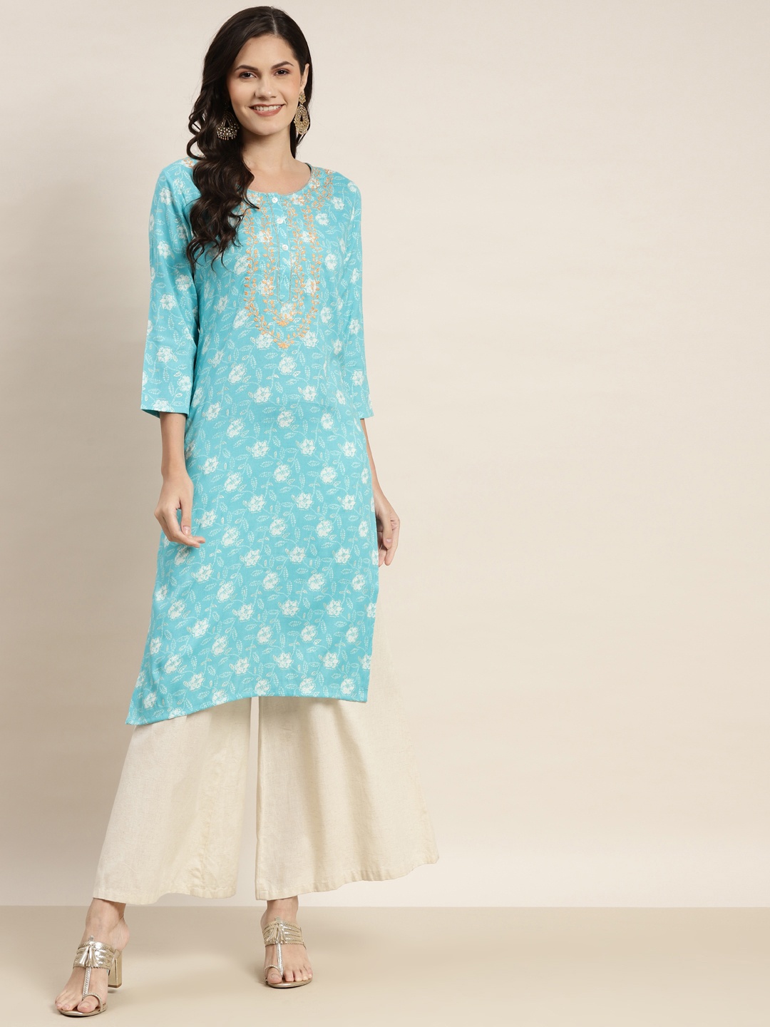 Jompers Women Turquoise Blue & Off White Floral Printed Embroidered Detail Kurta
Jompers Women Turquoise Blue & Off White Floral Printed Embroidered Detail Kurta