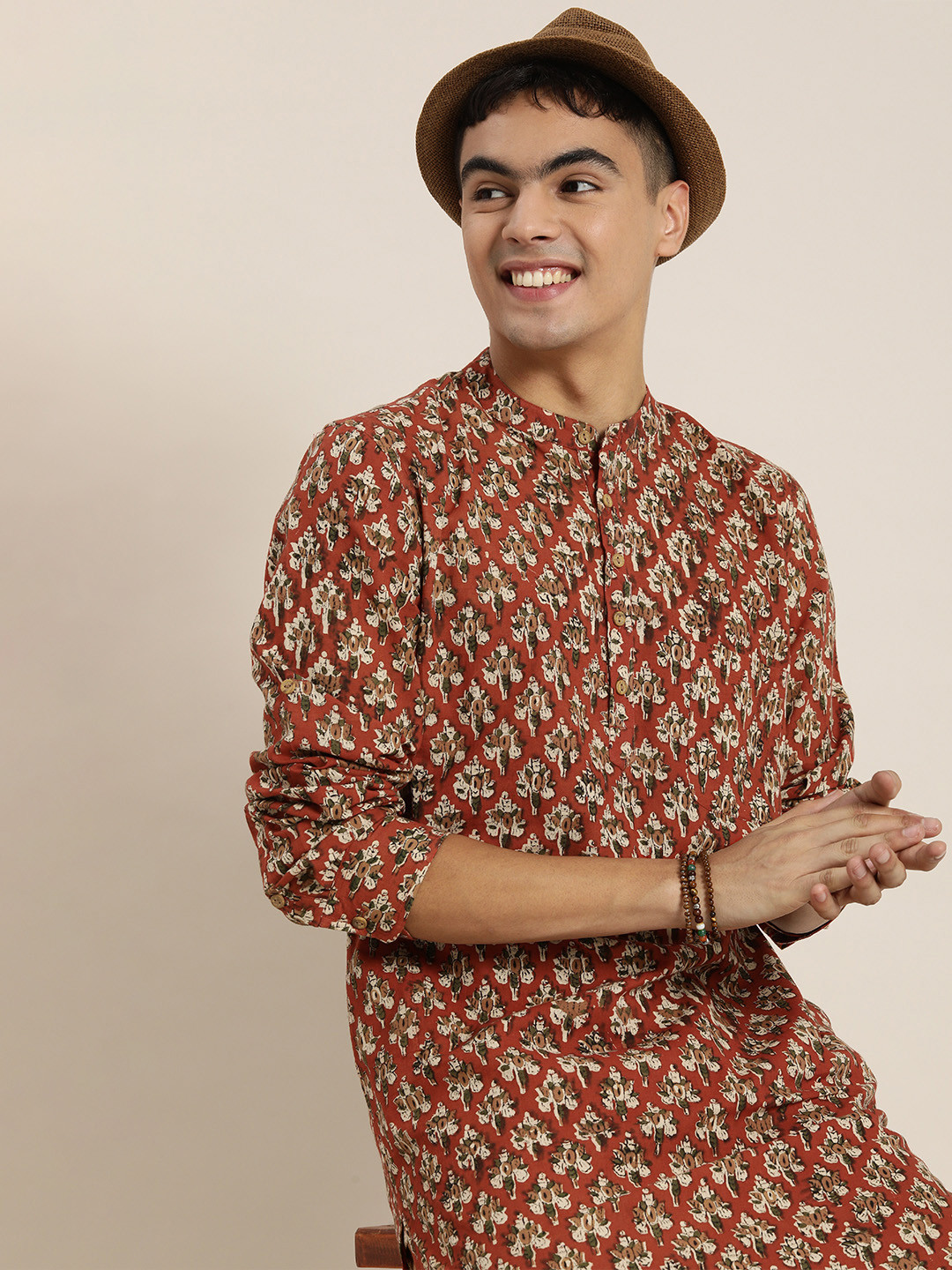 Taavi Men Brown Kalamkari Ethnic Motifs Printed 2 Piece Pure Cotton Kurta with Pyjamas
Taavi Men Brown Kalamkari Ethnic Motifs Printed 2 Piece Pure Cotton Kurta with Pyjamas