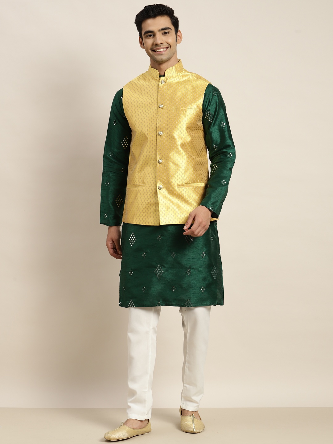 SOJANYA Men Green Ethnic Motifs Embroidered Mirror Work Kurta with Pyjamas & Nehru Jacket
SOJANYA Men Green Ethnic Motifs Embroidered Mirror Work Kurta with Pyjamas & Nehru Jacket