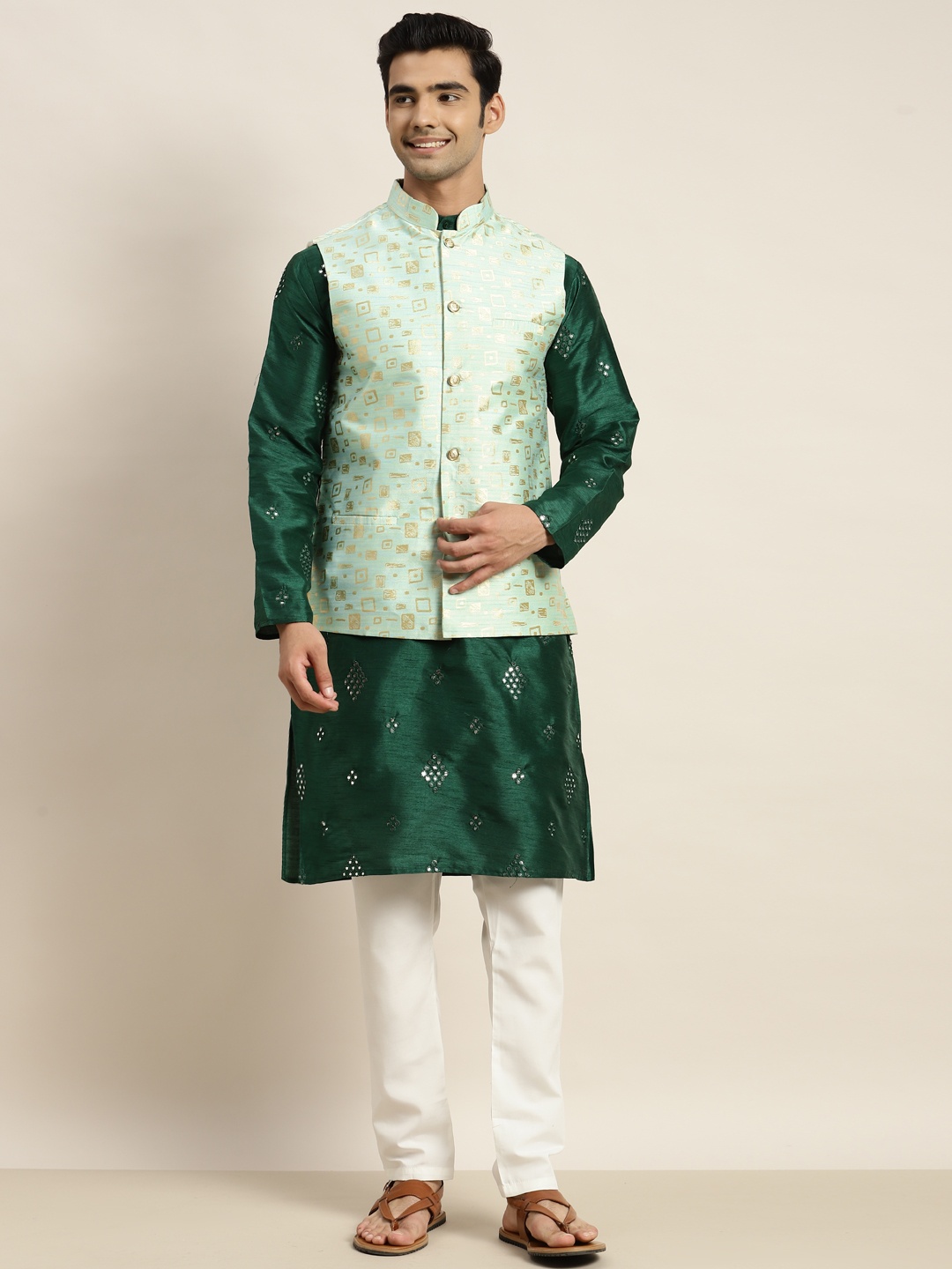 SOJANYA Men Green Ethnic Motifs Embroidered Mirror Work Kurta with Pyjamas & Nehru Jacket
SOJANYA Men Green Ethnic Motifs Embroidered Mirror Work Kurta with Pyjamas & Nehru Jacket