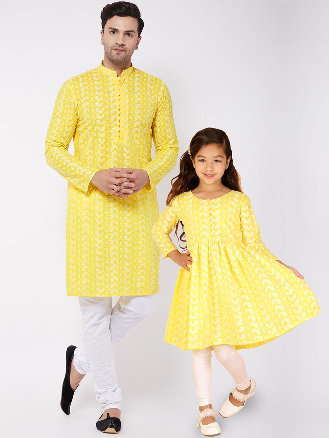 VASTRAMAY Girls Mustard Yellow Paisley Embroidered Chikankari Cotton Kurta With Leggings
VASTRAMAY Girls Mustard Yellow Paisley Embroidered Chikankari Cotton Kurta With Leggings