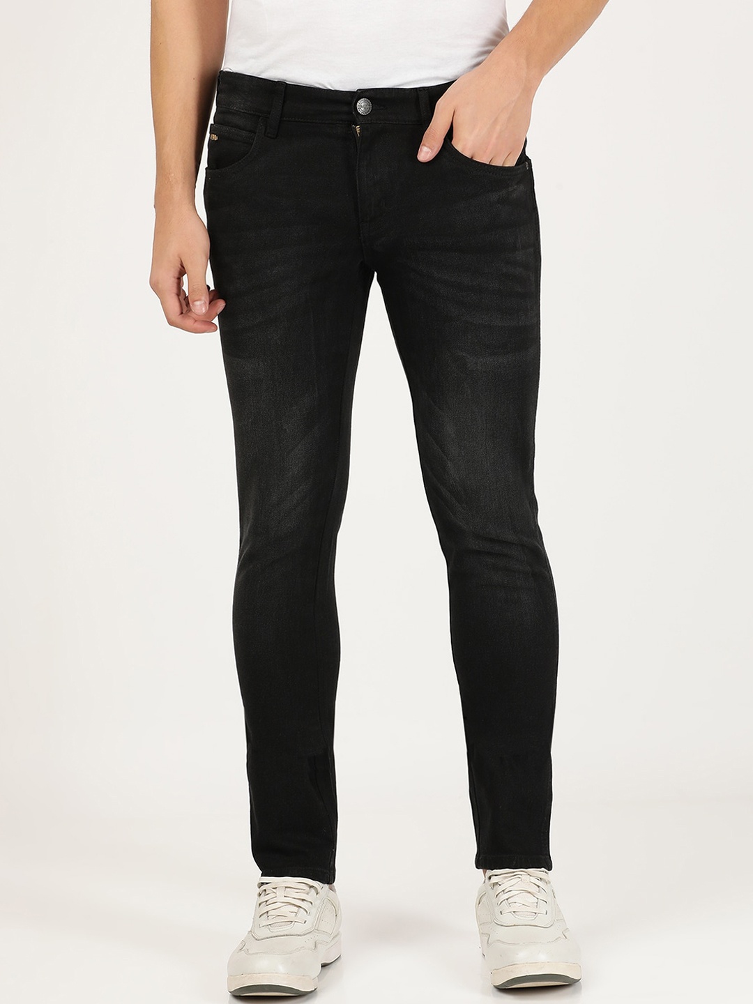 Wrangler Men Black Skanders Slim Fit Low-Rise Low Distress Light Fade Stretchable Jeans
Wrangler Men Black Skanders Slim Fit Low-Rise Low Distress Light Fade Stretchable Jeans