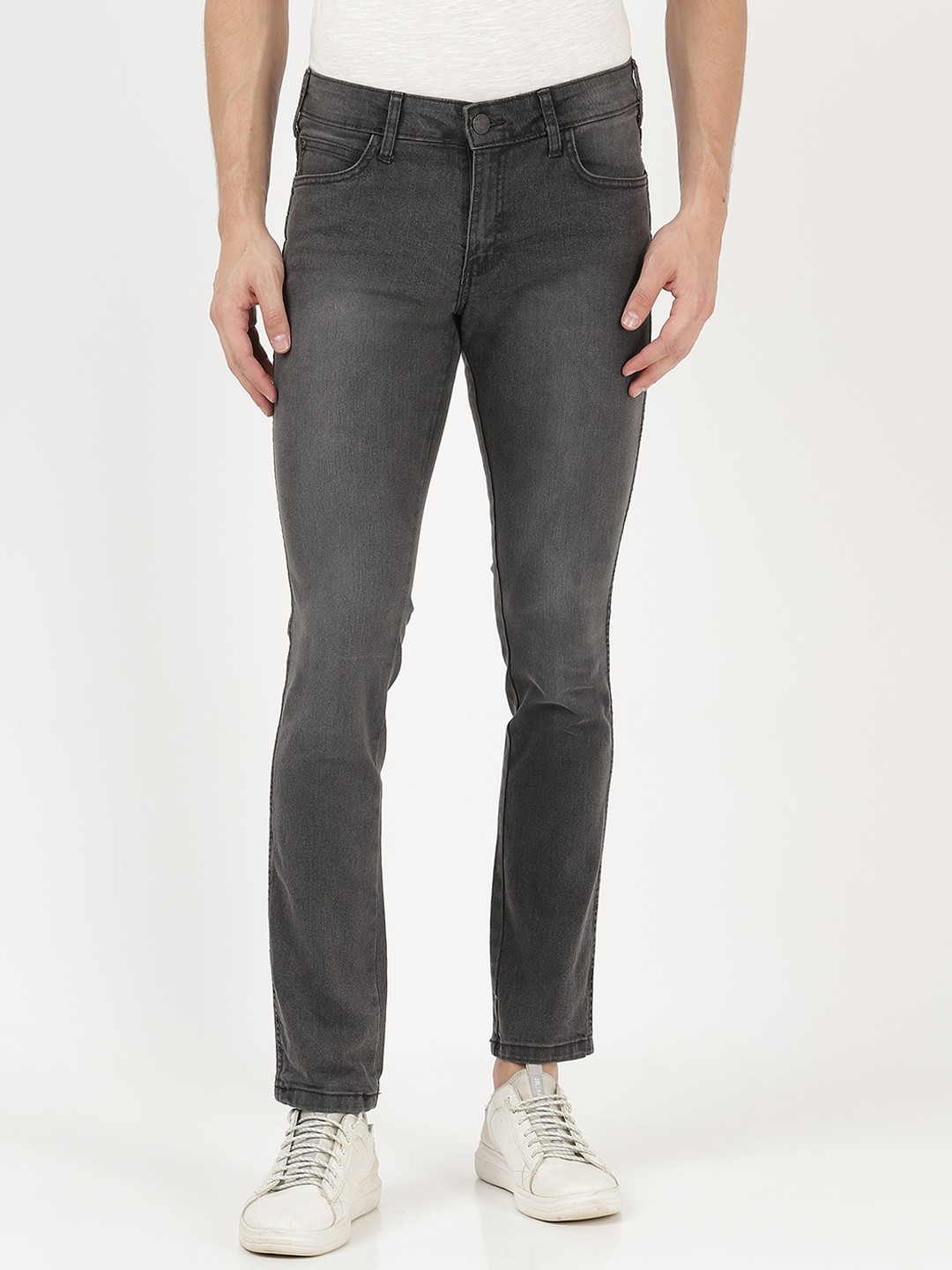Wrangler Men Black Skanders Slim Fit Low-Rise Low Distress Heavy Fade Stretchable Jeans
Wrangler Men Black Skanders Slim Fit Low-Rise Low Distress Heavy Fade Stretchable Jeans