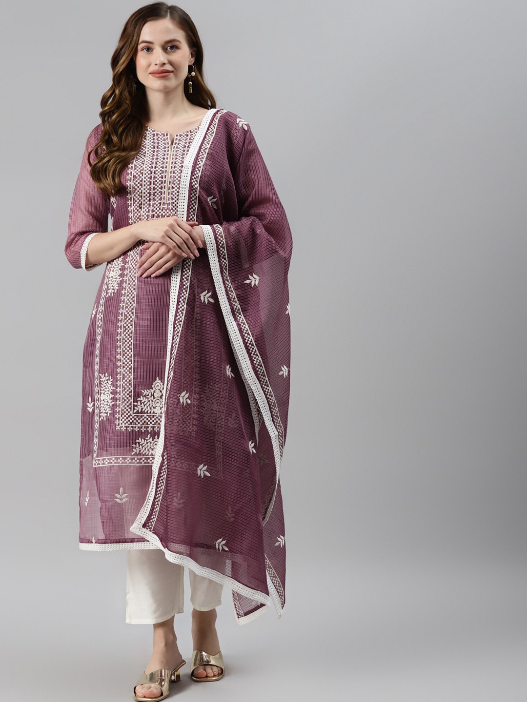 SWAGG INDIA Women Purple Floral Embroidered Thread Work Kurta with Trousers & With Dupatta
SWAGG INDIA Women Purple Floral Embroidered Thread Work Kurta with Trousers & With Dupatta