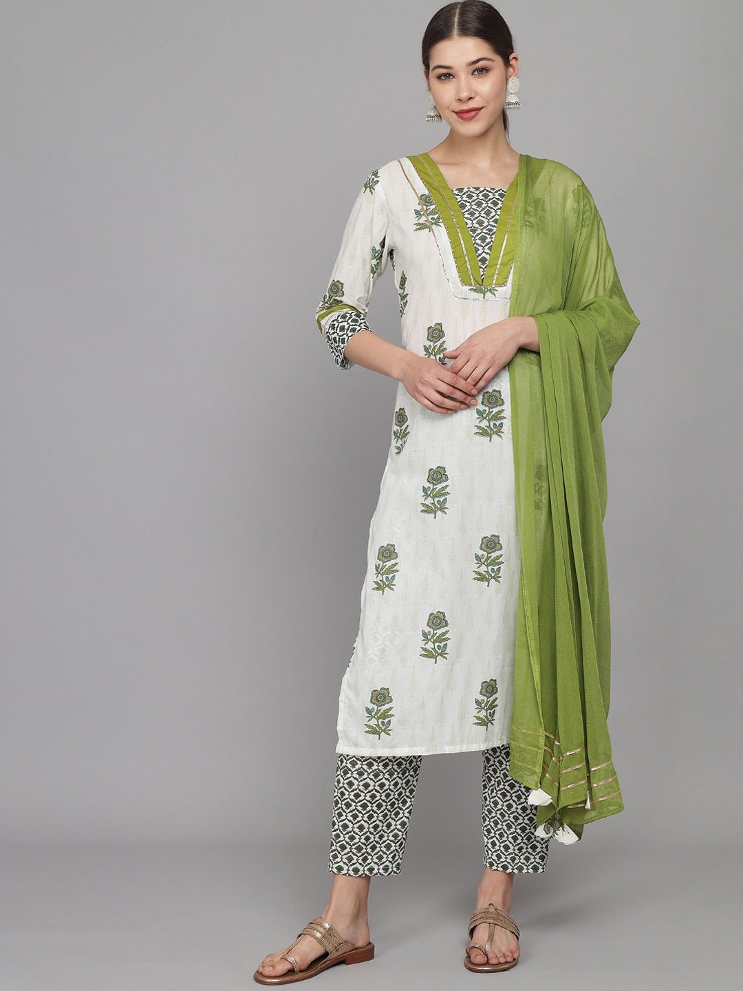 BUTA BUTI Women Green Floral Printed Gotta Patti Pure Cotton Kurta with Trousers & With Dupatta
BUTA BUTI Women Green Floral Printed Gotta Patti Pure Cotton Kurta with Trousers & With Dupatta