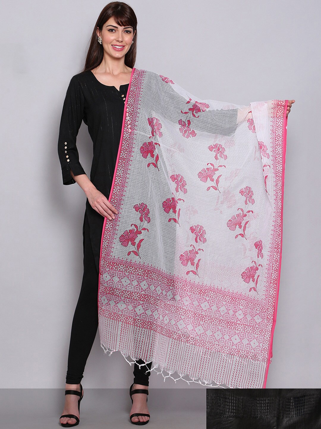 Miaz Lifestyle Pink & Black Ombre Woven Design Bandhani Dupatta with Gotta Patti
Miaz Lifestyle Pink & Black Ombre Woven Design Bandhani Dupatta with Gotta Patti
