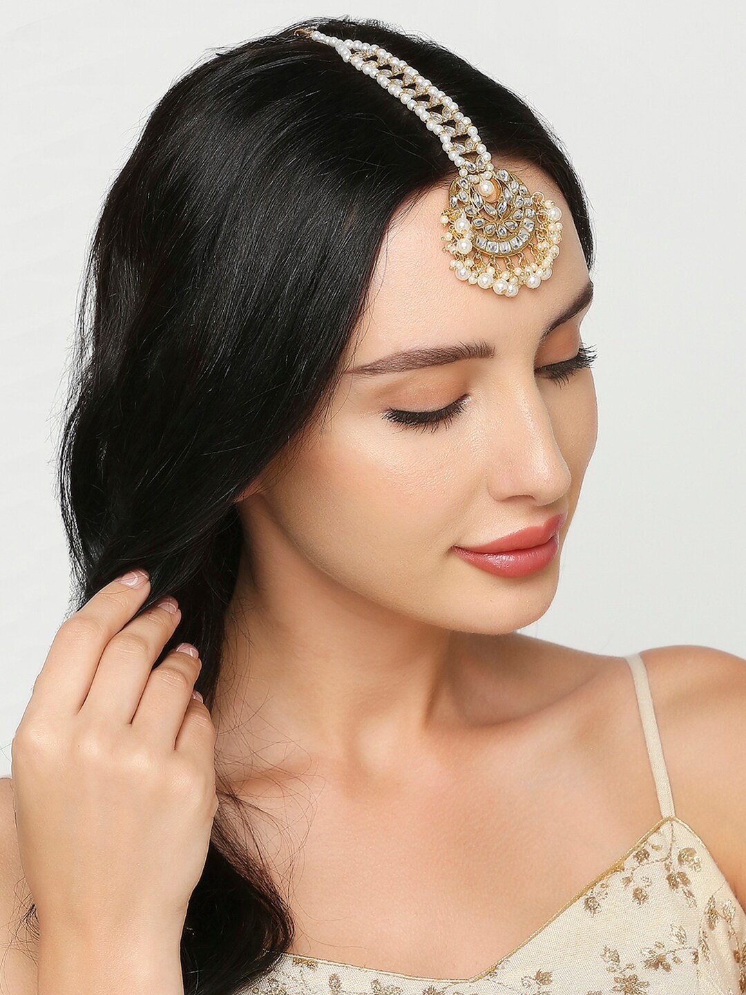 OOMPH Women Gold-Plated & White Kundan-Studded & Pearls Beaded Chandbali Shape Maangtikka
OOMPH Women Gold-Plated & White Kundan-Studded & Pearls Beaded Chandbali Shape Maangtikka