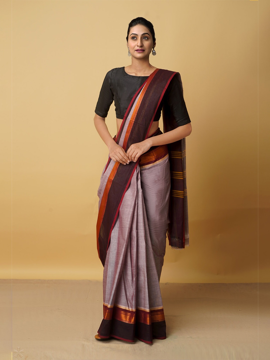 Unnati Silks Grey & Gold-Toned Woven Design Pure Cotton Kanjeevaram Saree
Unnati Silks Grey & Gold-Toned Woven Design Pure Cotton Kanjeevaram Saree