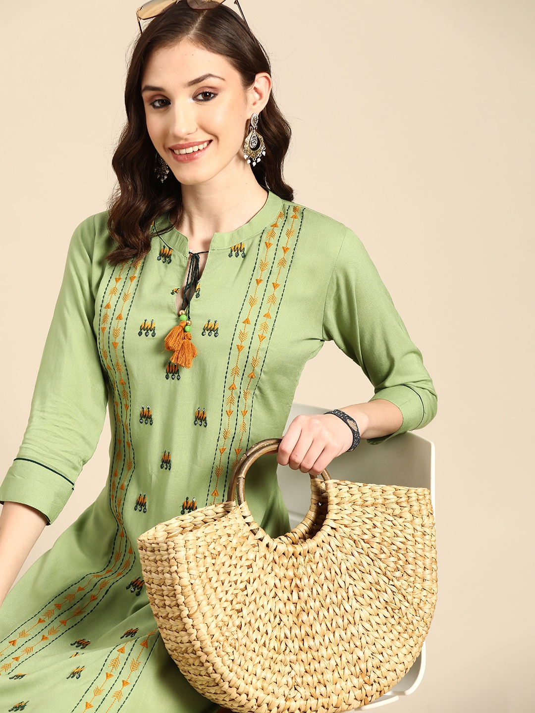 Sangria Women Green & Mustard Yellow Ethnic Motifs Embroidered Thread Work Kurta
Sangria Women Green & Mustard Yellow Ethnic Motifs Embroidered Thread Work Kurta
