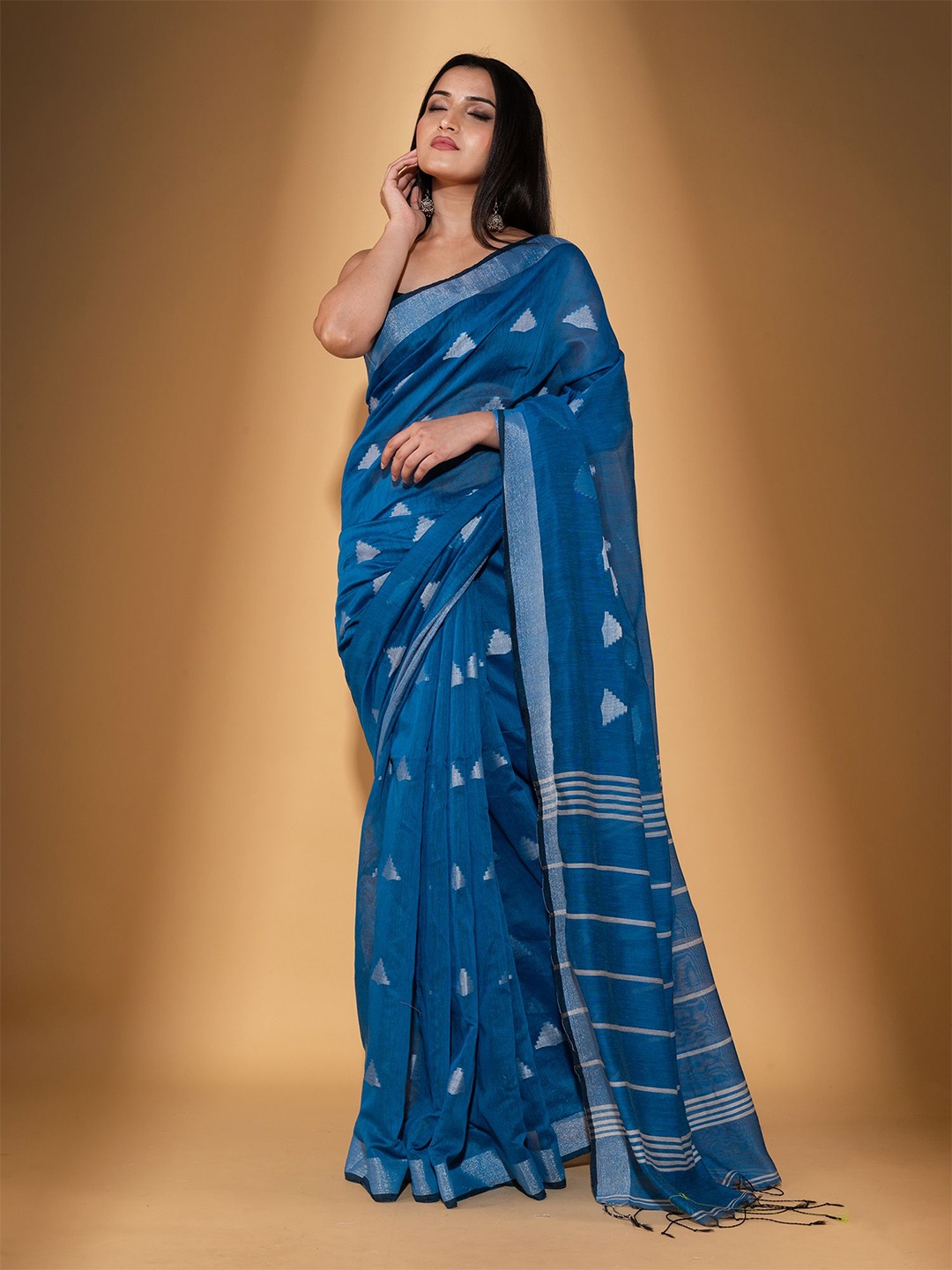 BEATITUDE Blue & Silver-Toned Zari Saree