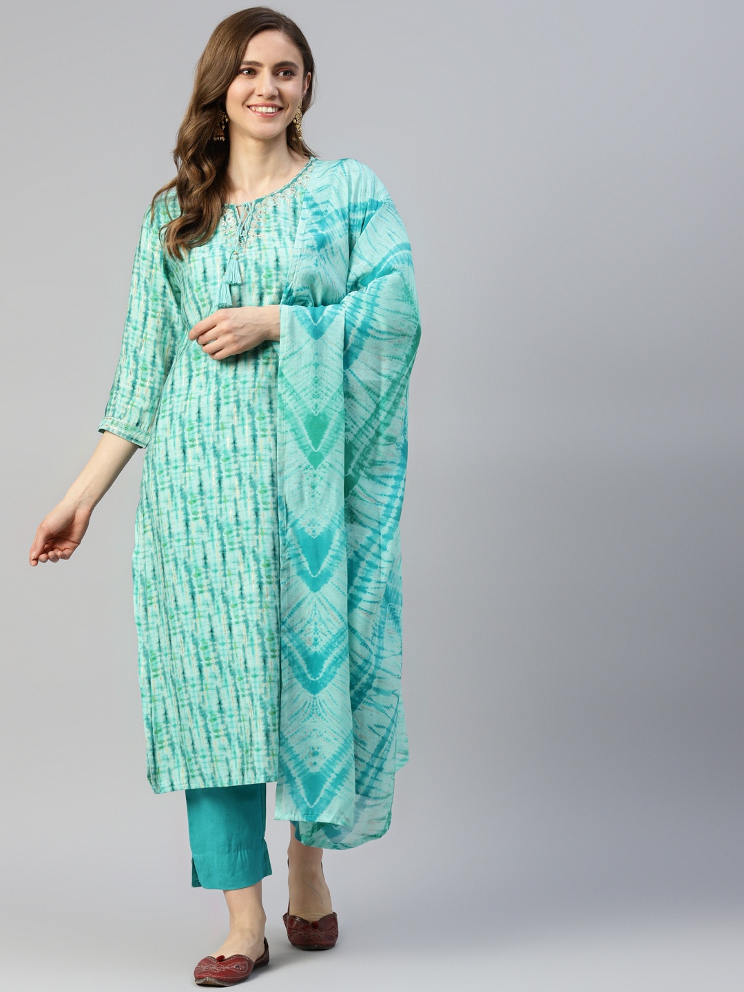 Divena Women Sea Green Embroidered Thread Work Kurta with Trousers & With Dupatta
Divena Women Sea Green Embroidered Thread Work Kurta with Trousers & With Dupatta