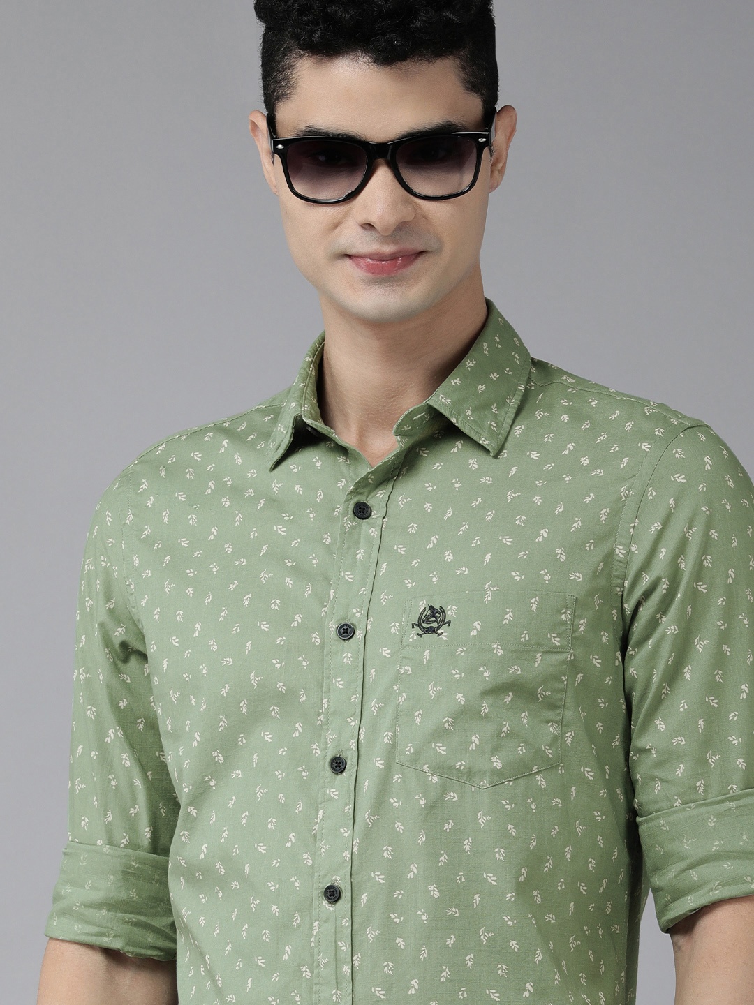 U S Polo Assn Men Green Tailored Fit Ditsy Floral Floral Printed Pure Cotton Casual Shirt
U S Polo Assn Men Green Tailored Fit Ditsy Floral Floral Printed Pure Cotton Casual Shirt