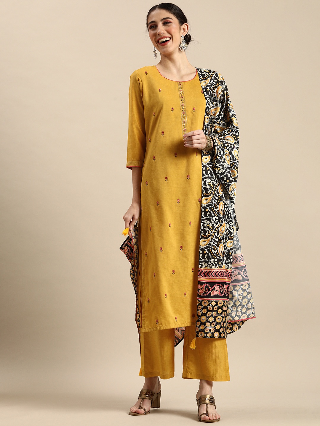Anouk Women Mustard Yellow & Black Floral Embroidered Kurta with Palazzos & With Dupatta
Anouk Women Mustard Yellow & Black Floral Embroidered Kurta with Palazzos & With Dupatta